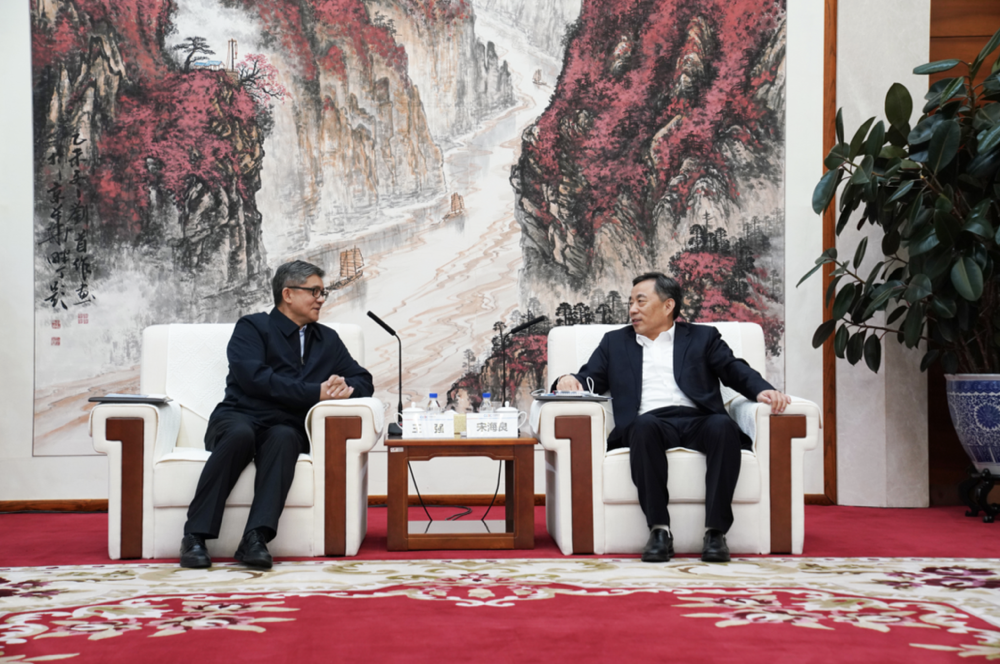 中國(guó)能建黨委書記、董事長(zhǎng)宋海良與拉薩市委副書記、市長(zhǎng)王強(qiáng)座談