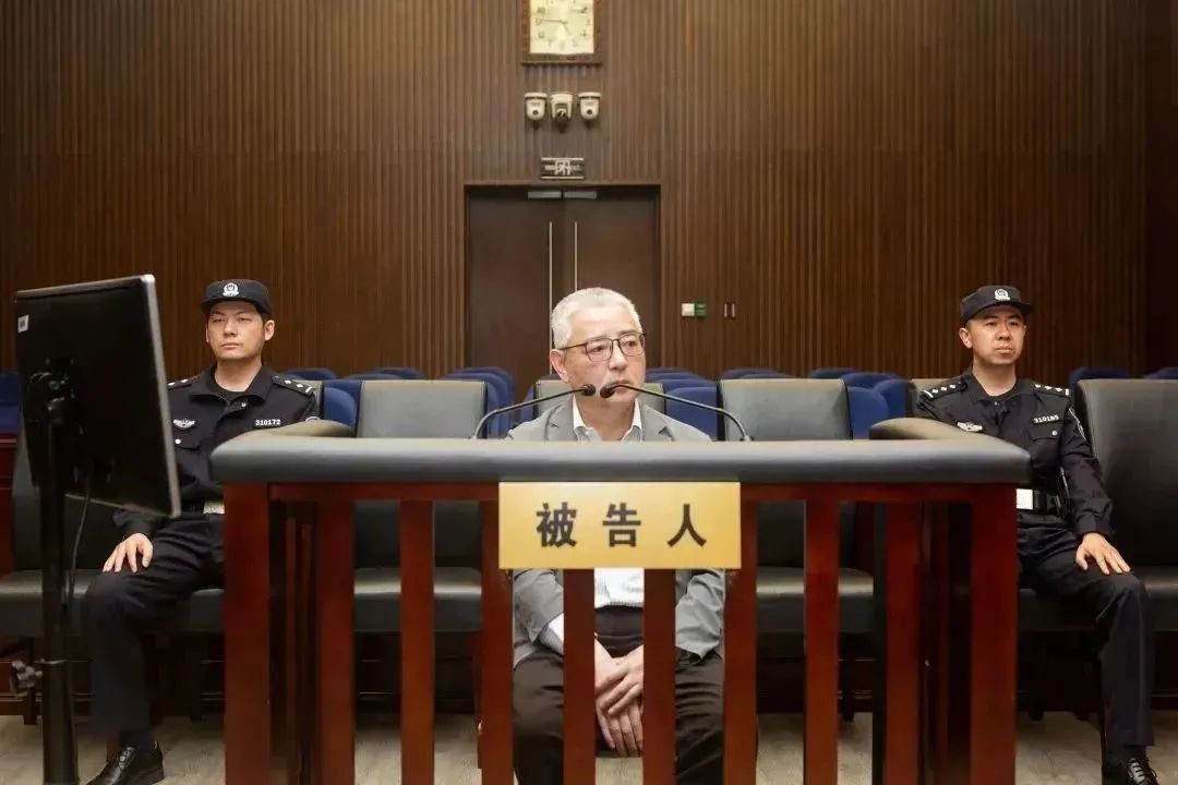 被控受賄1.56億，原上海電氣集團(tuán)股份有限公司總裁、董事長(zhǎng)鄭建華受審