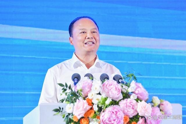 全國工商聯(lián)副主席，通威集團(tuán)董事局主席劉漢元：加快建設(shè)可再生能源 構(gòu)建川渝清潔能源一體化