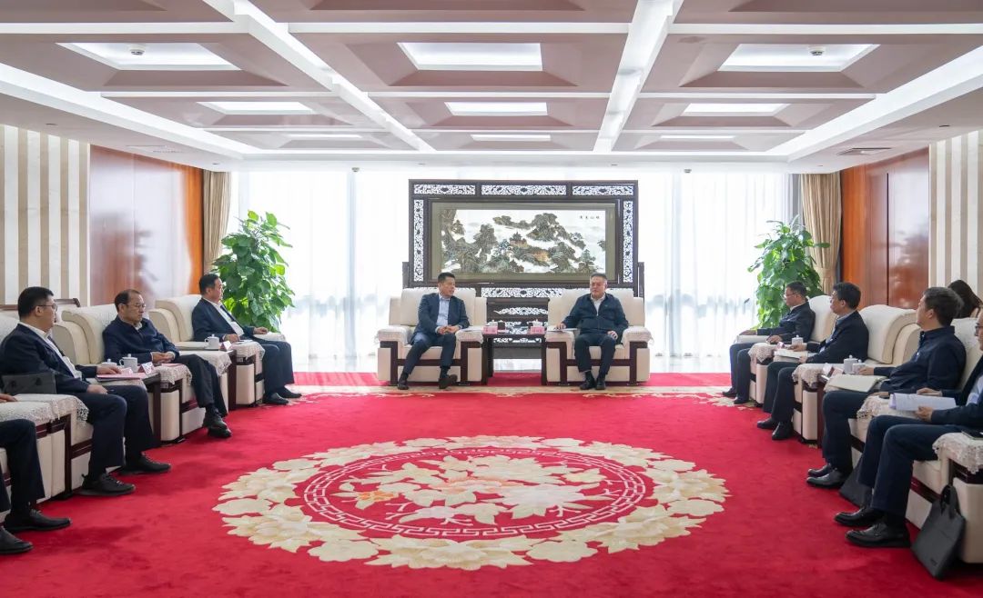 華電集團黨組副書記、總經理葉向東與山東能源黨委書記、董事長李偉舉行會談
