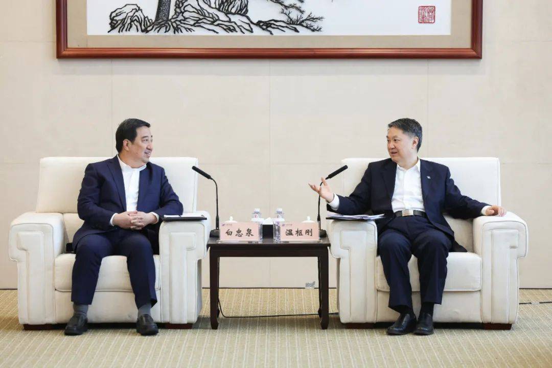 中國(guó)電氣裝備董事長(zhǎng)白忠泉、總經(jīng)理周群拜訪中國(guó)華能董事長(zhǎng)溫樞剛