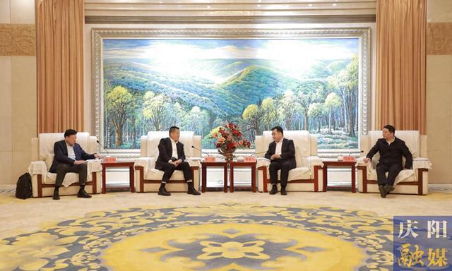 慶陽市委書記黃澤元、市長周繼軍與山東能源集團(tuán)黨委書記、董事長李偉一行座談