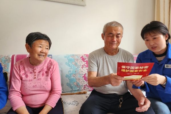 內(nèi)蒙古電力公司烏海千里山供電公司黨支部、工會(huì)、團(tuán)支部（青工委）開(kāi)展“蒙電愛(ài)心光明行”保密宣傳活動(dòng)