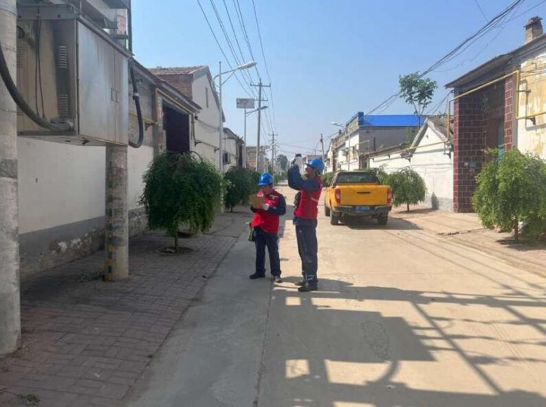 國網臨西縣供電公司戰高溫 保供電 守好安全供電“責任田”