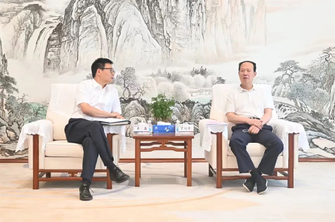 中國電建黨委書記、董事長丁焰章與上海電氣集團黨委書記、董事長吳磊會談