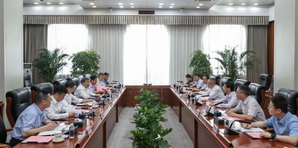 中核集團黨組書記、董事長余劍鋒會見山東大學黨委書記任友群一行