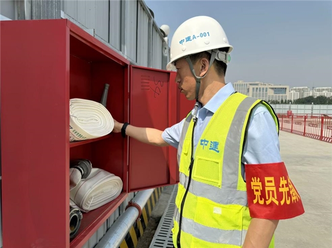 紫光數字經濟科技園項目黨支部開展節前安全生產檢查